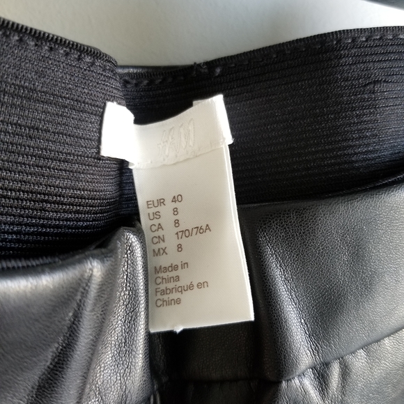 👖H&M BLACK FAUX LEATHER PANTS - Picture 3 of 8